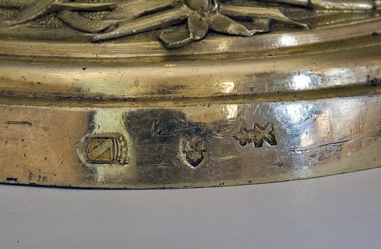 Détail, les poinçons sur le pied. © Yves Sancey / Région Bourgogne-Franche-Comté, Inventaire du patrimoine - 2006