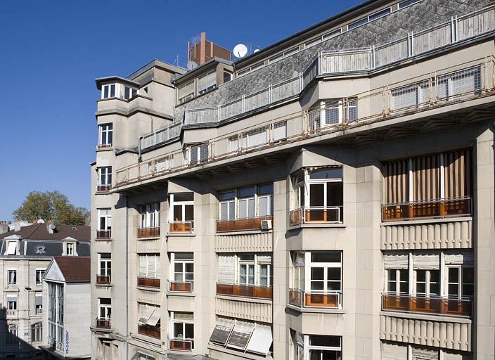 Façade antérieure : détail des étages supérieurs. © Yves Sancey / Région Bourgogne-Franche-Comté, Inventaire du patrimoine - 2006
