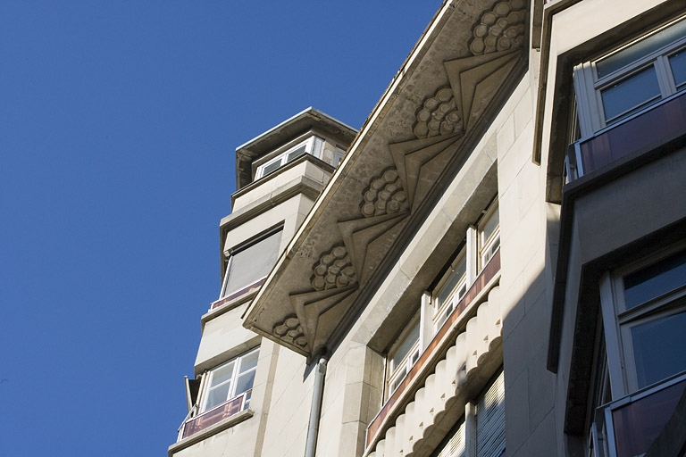 Balcon, partie gauche : détail du décor de la dalle. © Yves Sancey / Région Bourgogne-Franche-Comté, Inventaire du patrimoine - 2006
