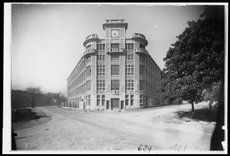 [Vue d'ensemble, depuis le nord-est], vers 1932. © Jules Manias / Région Bourgogne-Franche-Comté, Inventaire du patrimoine, ADAGP, 2006 - 2006