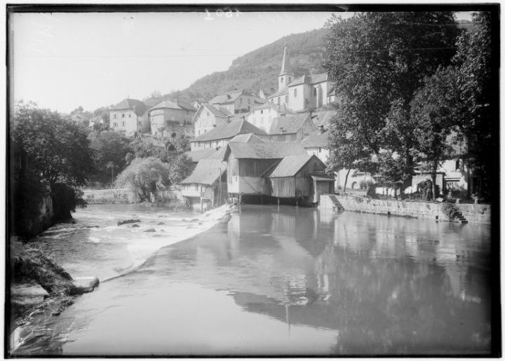 Le village vu depuis la rive gauche de la Loue. © Jules Manias / Région Bourgogne-Franche-Comté, Inventaire du patrimoine - 2006