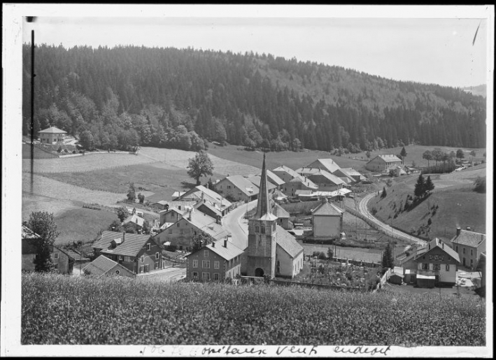  église paroissiale village © Gilbert Poinsot / Région Bourgogne-Franche-Comté, Inventaire du patrimoine - 2006