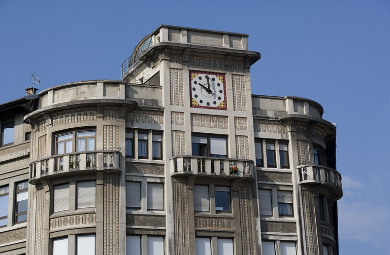 Corps d'entrée : étages supérieurs. © Yves Sancey / Région Bourgogne-Franche-Comté, Inventaire du patrimoine - 2006 Corps d'entrée : étages supérieurs. © Yves Sancey / Région Bourgogne-Franche-Comté, Inventaire du patrimoine - 2006