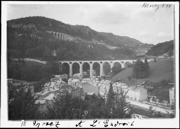 [Le bas de Morez et le grand viaduc, en avant de la vallée de l'Evalude], après 1912. © Laurent Poupard / Région Bourgogne-Franche-Comté, Inventaire du patrimoine - 2006