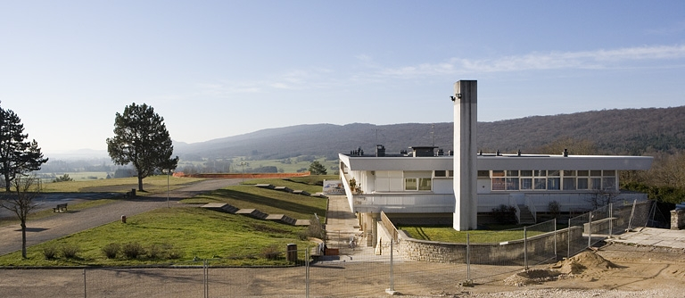 Internat : intégration dans la topographie du terrain, escaliers. © Yves Sancey / Région Bourgogne-Franche-Comté, Inventaire du patrimoine - 2006