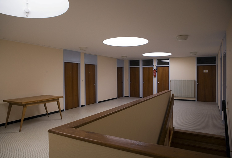 Circulation intérieure : couloir, dégagement, puits de lumière. © Yves Sancey / Région Bourgogne-Franche-Comté, Inventaire du patrimoine - 2006