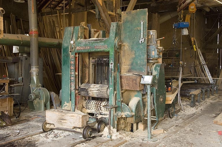 Scie à châssis multilames verticales dite déligneuse Socolest. © Jérôme Mongreville / Région Bourgogne-Franche-Comté, Inventaire du patrimoine - 2006