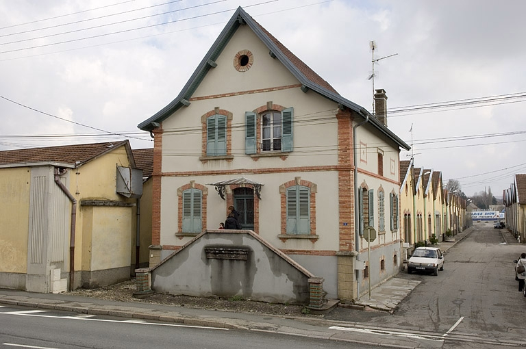 Logement et pignons des sheds sur la rue Marcel Bardot. © Jérôme Mongreville / Région Bourgogne-Franche-Comté, Inventaire du patrimoine - 2006