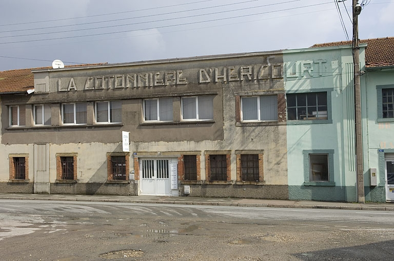 Frontispice La Cotonnière d'Héricourt. © Jérôme Mongreville / Région Bourgogne-Franche-Comté, Inventaire du patrimoine - 2006