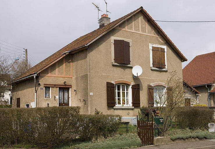 Maison à deux logements (côté impair). © Jérôme Mongreville / Région Bourgogne-Franche-Comté, Inventaire du patrimoine - 2006