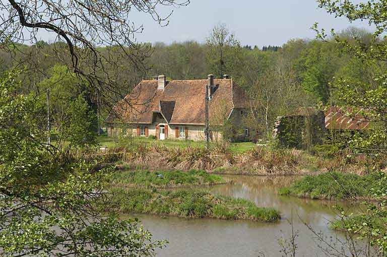 Vue d'ensemble depuis le nord-est. © Jérôme Mongreville / Région Bourgogne-Franche-Comté, Inventaire du patrimoine - 2006