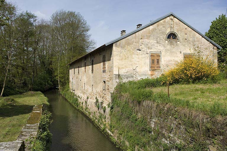 Façade sur le canal d'un logement d'ouvriers. © Jérôme Mongreville / Région Bourgogne-Franche-Comté, Inventaire du patrimoine - 2006