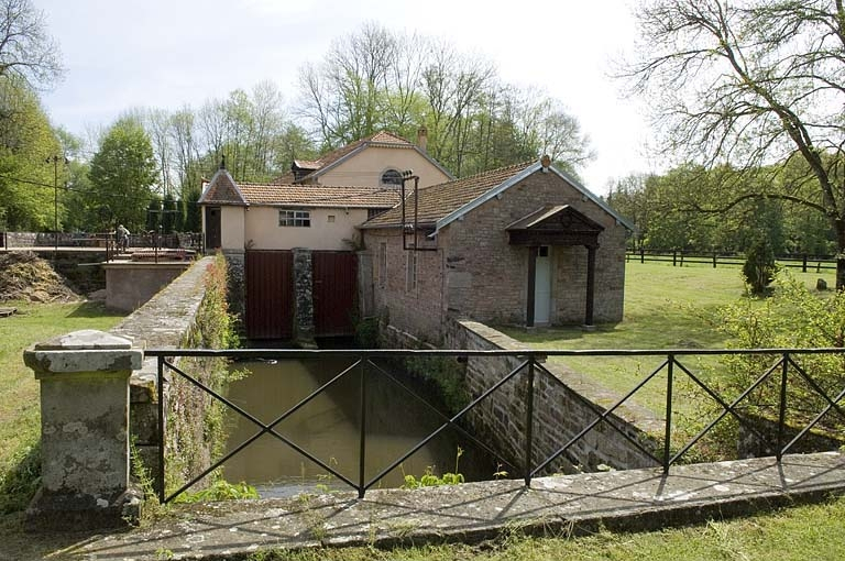 Canal de fuite de la salle des machines (sud). © Jérôme Mongreville / Région Bourgogne-Franche-Comté, Inventaire du patrimoine - 2006