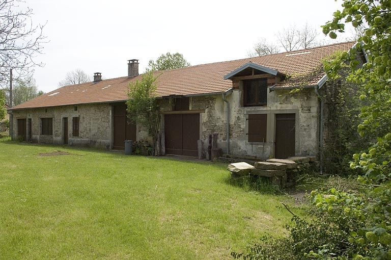 Logement ouvrier collectif (ouest). Vue de trois quarts. © Jérôme Mongreville / Région Bourgogne-Franche-Comté, Inventaire du patrimoine - 2006