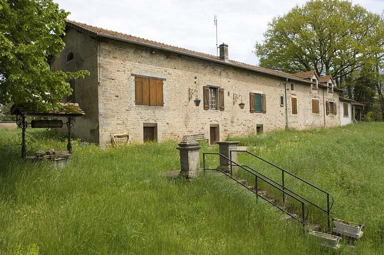Vue de trois quarts du logement ouvrier collectif (est). © Jérôme Mongreville / Région Bourgogne-Franche-Comté, Inventaire du patrimoine - 2006