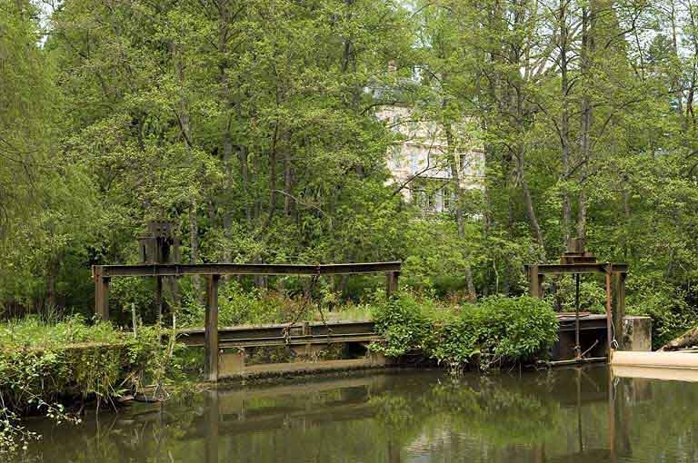 Vannage sur le bief d'amenée. © Jérôme Mongreville / Région Bourgogne-Franche-Comté, Inventaire du patrimoine - 2006