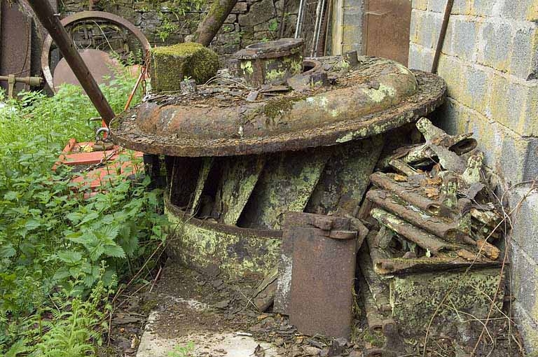 Vestiges d'une turbine Francis. © Jérôme Mongreville / Région Bourgogne-Franche-Comté, Inventaire du patrimoine - 2006