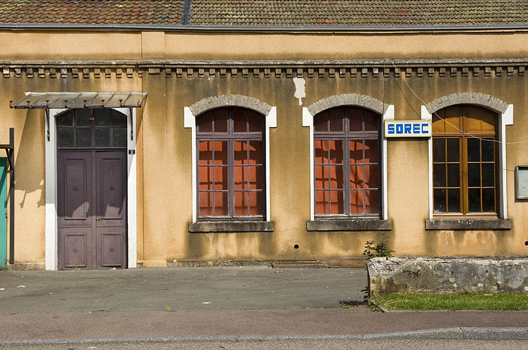 Détail de la façade antérieure. © Jérôme Mongreville / Région Bourgogne-Franche-Comté, Inventaire du patrimoine - 2006