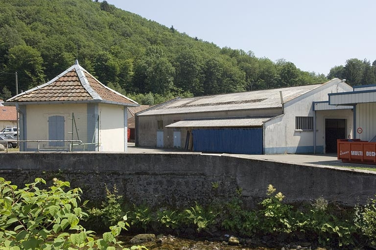 Conciergerie et magasin industriel. © Jérôme Mongreville / Région Bourgogne-Franche-Comté, Inventaire du patrimoine - 2006