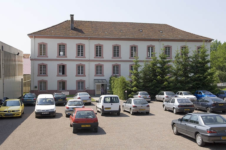 Immeuble de bureaux. © Jérôme Mongreville / Région Bourgogne-Franche-Comté, Inventaire du patrimoine - 2006 Immeuble de bureaux. © Jérôme Mongreville / Région Bourgogne-Franche-Comté, Inventaire du patrimoine - 2006