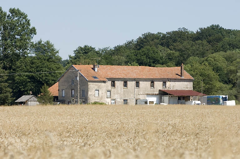 Vue d'ensemble depuis le nord-ouest. © Jérôme Mongreville / Région Bourgogne-Franche-Comté, Inventaire du patrimoine - 2006