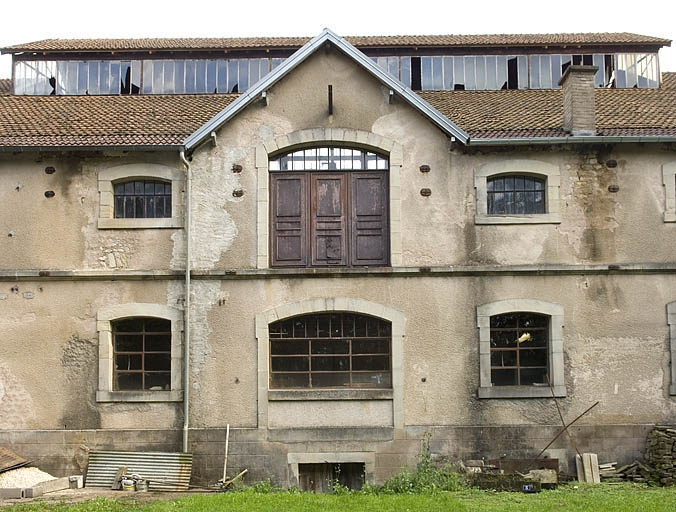 Travée centrale de la façade postérieure. © Jérôme Mongreville / Région Bourgogne-Franche-Comté, Inventaire du patrimoine - 2006
