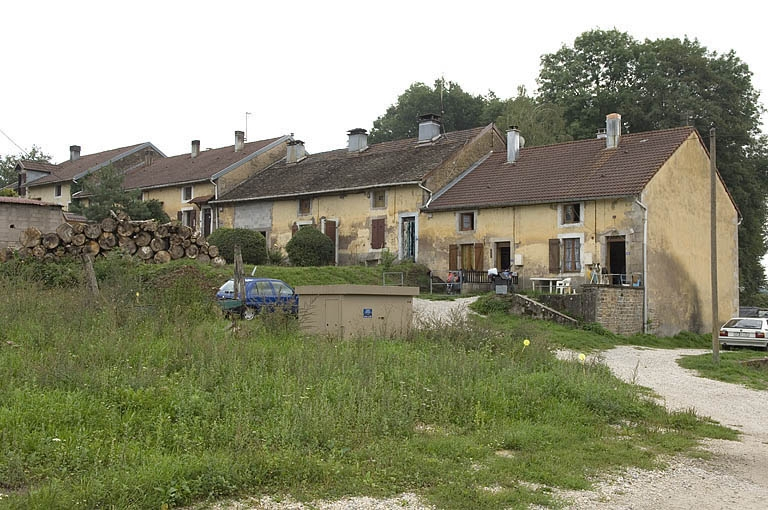 Logements d'ouvriers. © Jérôme Mongreville / Région Bourgogne-Franche-Comté, Inventaire du patrimoine - 2006 Logements d'ouvriers. © Jérôme Mongreville / Région Bourgogne-Franche-Comté, Inventaire du patrimoine - 2006