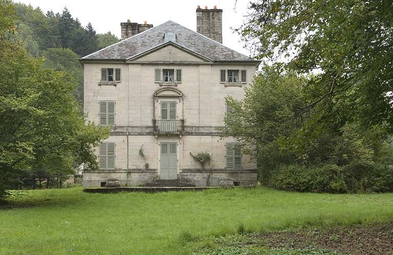 Façade sud de la demeure. © Jérôme Mongreville / Région Bourgogne-Franche-Comté, Inventaire du patrimoine - 2006 Façade sud de la demeure. © Jérôme Mongreville / Région Bourgogne-Franche-Comté, Inventaire du patrimoine - 2006