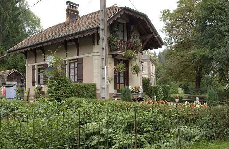 Conciergerie. © Jérôme Mongreville / Région Bourgogne-Franche-Comté, Inventaire du patrimoine - 2006 Conciergerie. © Jérôme Mongreville / Région Bourgogne-Franche-Comté, Inventaire du patrimoine - 2006