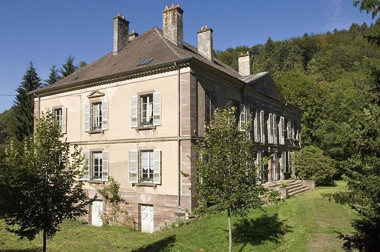 Vue de trois quarts arrière. © Jérôme Mongreville / Région Bourgogne-Franche-Comté, Inventaire du patrimoine - 2006