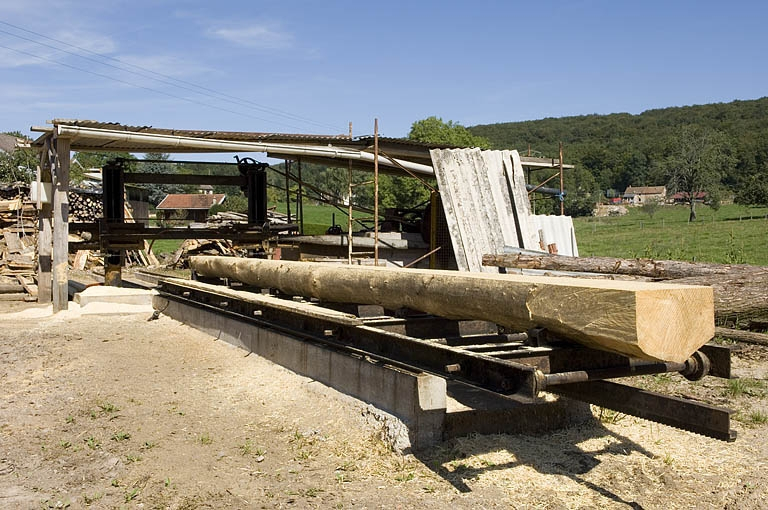 Châssis de scie horizontale monolame. Vue d'ensemble (hameau de la Louvière). © Jérôme Mongreville / Région Bourgogne-Franche-Comté, Inventaire du patrimoine - 2006