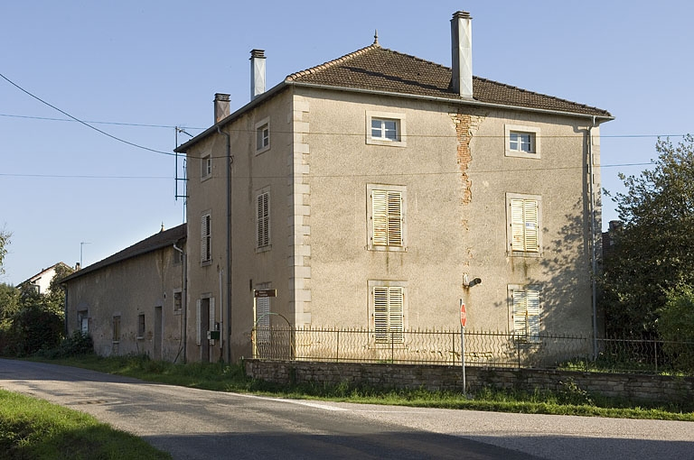 Logement et atelier depuis la route départementale. © Jérôme Mongreville / Région Bourgogne-Franche-Comté, Inventaire du patrimoine - 2006