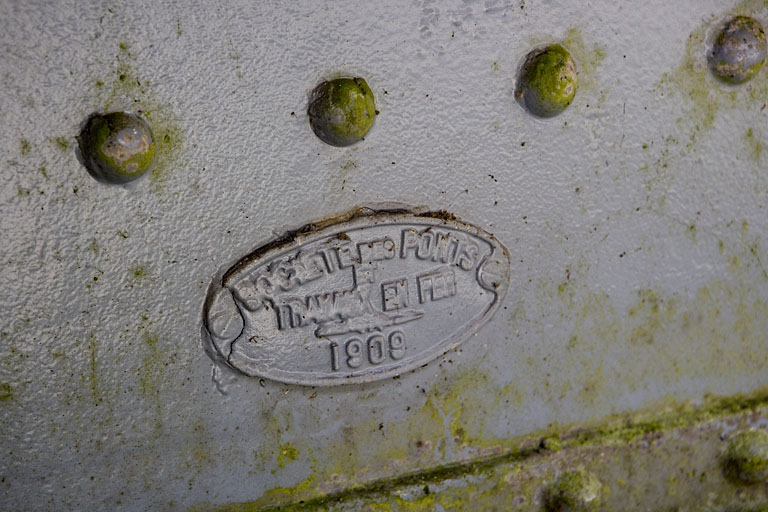 Pont : plaque du constructeur. © Yves Sancey / Région Bourgogne-Franche-Comté, Inventaire du patrimoine - 2007