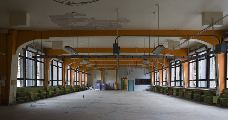 Traverse, atelier microtechnique (1er étage) : structure porteuse en béton. Atelier microtechnique 150 en 2007, avant rénovation. © Yves Sancey / Région Bourgogne-Franche-Comté, Inventaire du patrimoine - 2007 Traverse, atelier microtechnique (1er étage) : structure porteuse en béton. Atelier microtechnique 150 en 2007, avant rénovation. © Yves Sancey / Région Bourgogne-Franche-Comté, Inventaire du patrimoine - 2007