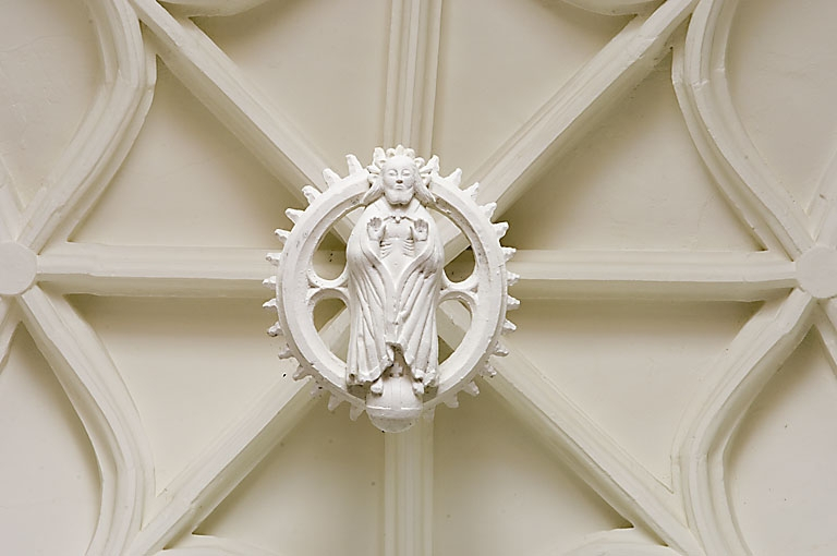 Détail de la clef de voûte, vue de face. © Jérôme Mongreville / Région Bourgogne-Franche-Comté, Inventaire du patrimoine - 2007