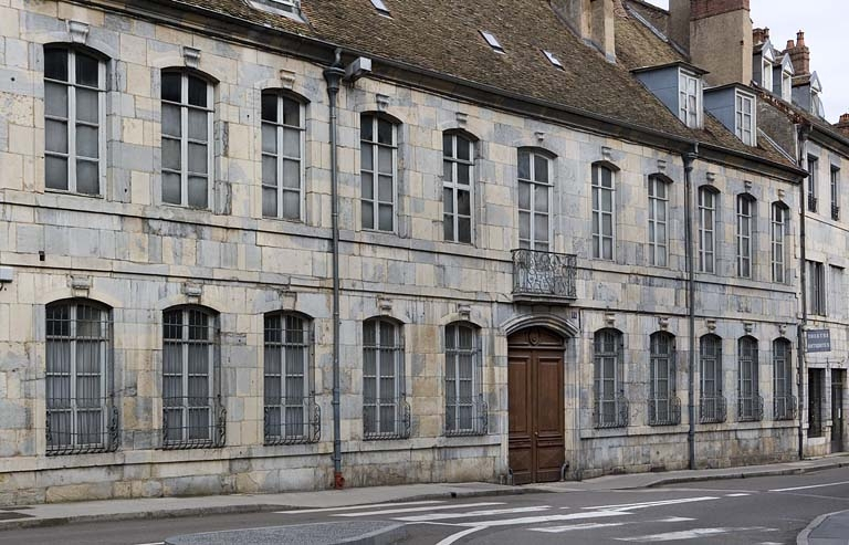 Vue rapprochée de la façade de trois quarts gauche. © Yves Sancey / Région Bourgogne-Franche-Comté, Inventaire du patrimoine - 2007