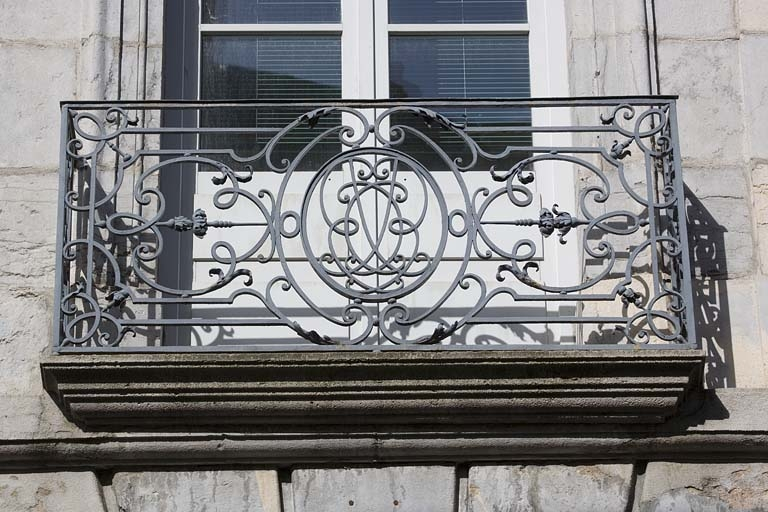 Détail du balcon en fer forgé sur rue. © Yves Sancey / Région Bourgogne-Franche-Comté, Inventaire du patrimoine - 2007