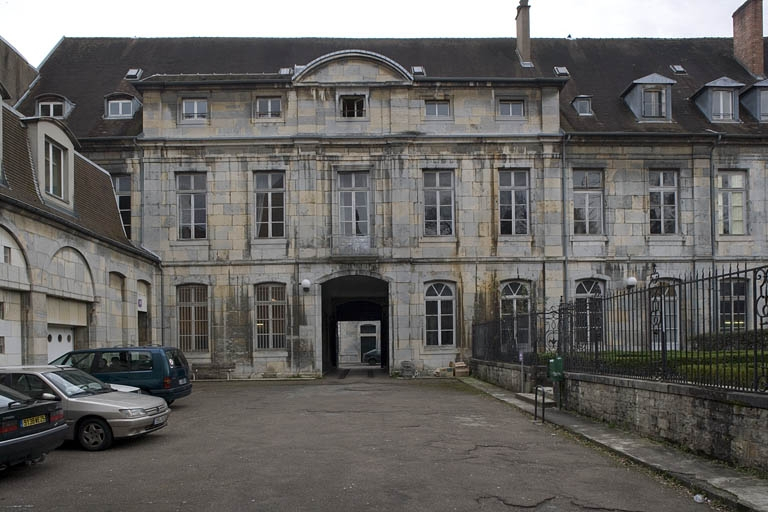 Vue de la façade sur cour. © Yves Sancey / Région Bourgogne-Franche-Comté, Inventaire du patrimoine - 2007