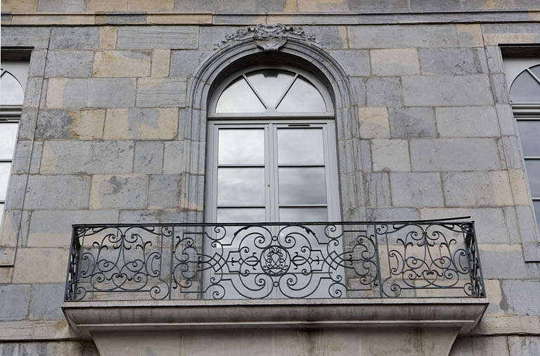 Détail du balcon en fer forgé sur rue. © Yves Sancey / Région Bourgogne-Franche-Comté, Inventaire du patrimoine - 2007