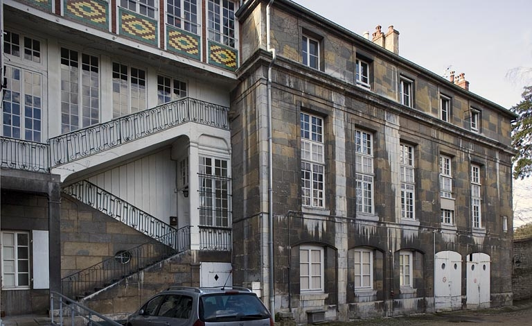 Vue d'ensemble de l'escalier et de l'aile sur cour. © Yves Sancey / Région Bourgogne-Franche-Comté, Inventaire du patrimoine - 2007