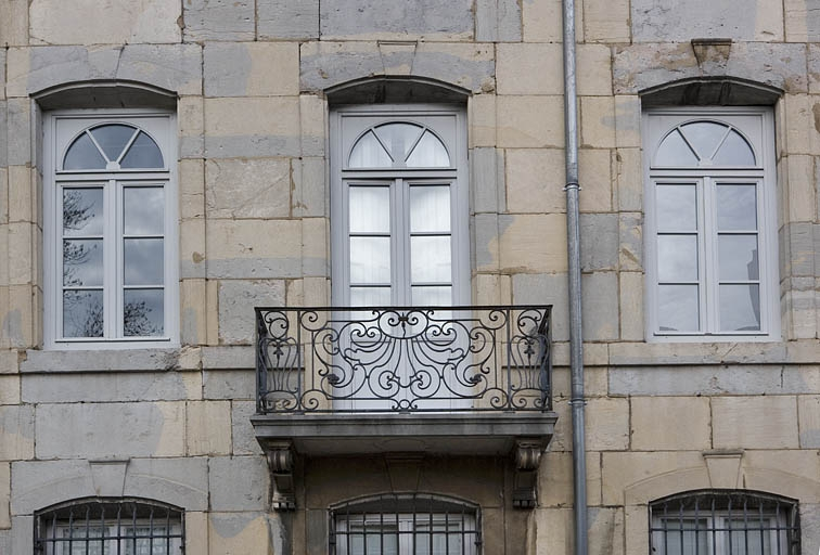 Vue du balcon en fer forgé de face. © Yves Sancey / Région Bourgogne-Franche-Comté, Inventaire du patrimoine - 2007