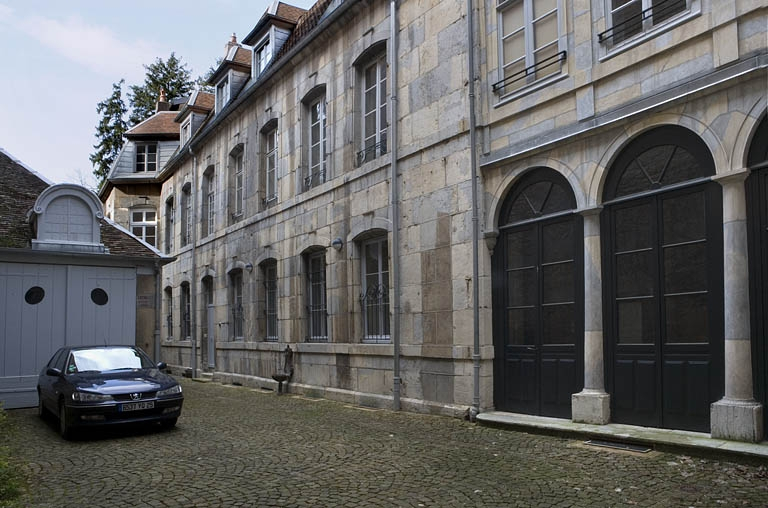 Vue d'ensemble de l' aile sur cour. © Yves Sancey / Région Bourgogne-Franche-Comté, Inventaire du patrimoine - 2007
