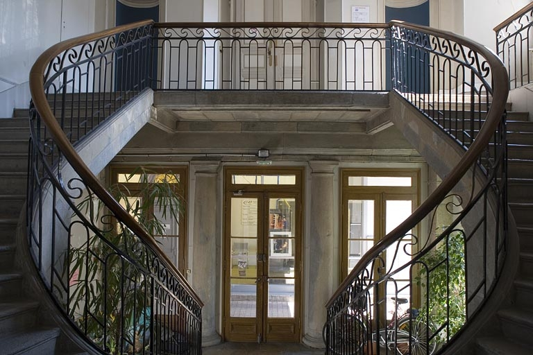 Vue d'ensemble de la rampe de l'escalier d'honneur. © Yves Sancey / Région Bourgogne-Franche-Comté, Inventaire du patrimoine - 2007