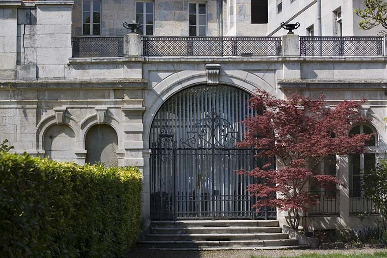 Détail de la façade postérieure du jardin d'hiver. © Yves Sancey / Région Bourgogne-Franche-Comté, Inventaire du patrimoine - 2007