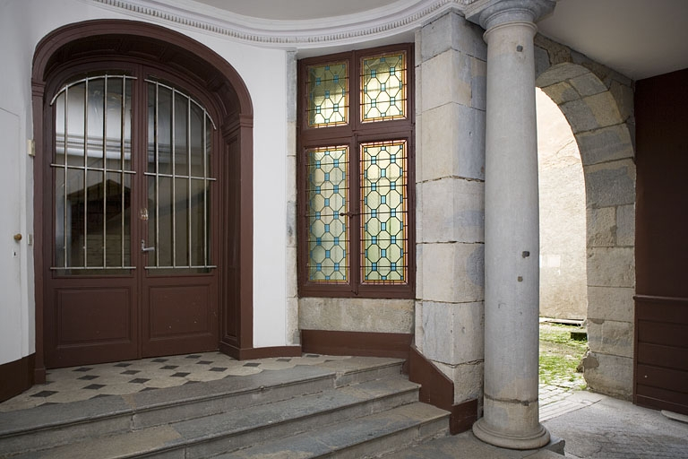 Vue de l'entrée de l'escalier. © Yves Sancey / Région Bourgogne-Franche-Comté, Inventaire du patrimoine - 2007