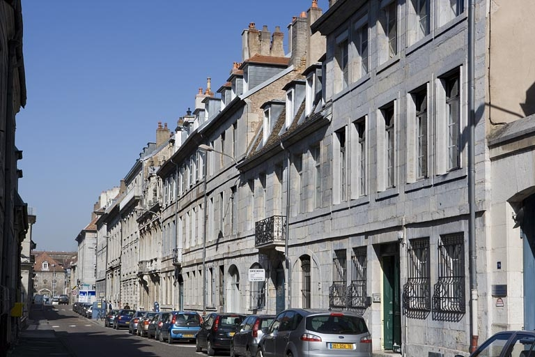 Vue d'ensemble de la maison dans l'alignement de la rue. © Yves Sancey / Région Bourgogne-Franche-Comté, Inventaire du patrimoine - 2007