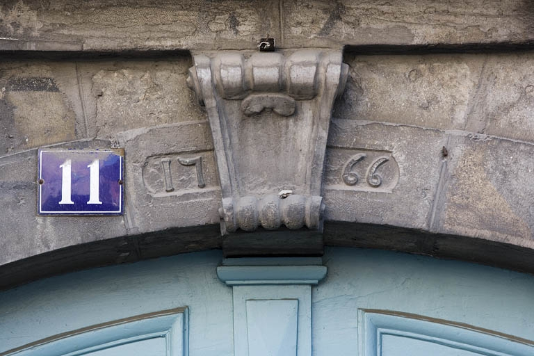 Détail de la date sur l'arc du portail d'entrée. © Yves Sancey / Région Bourgogne-Franche-Comté, Inventaire du patrimoine - 2007