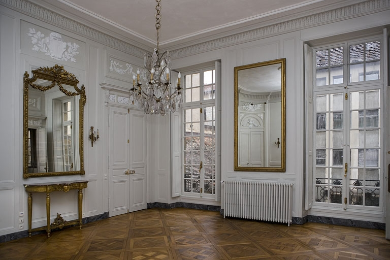 Vue d'ensemble de l'antichambre de trois quarts gauche. © Yves Sancey / Région Bourgogne-Franche-Comté, Inventaire du patrimoine - 2007
