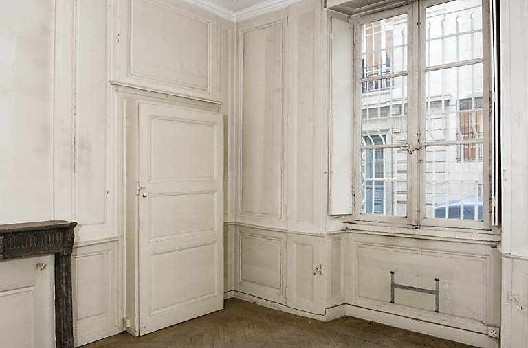 Détail d'une porte dans une pièce du rez-de-chaussée sur rue. © Jérôme Mongreville / Région Bourgogne-Franche-Comté, Inventaire du patrimoine - 2007