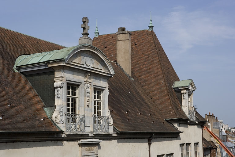 Détail d'une mansarde de trois quarts gauche. © Yves Sancey / Région Bourgogne-Franche-Comté, Inventaire du patrimoine - 2007